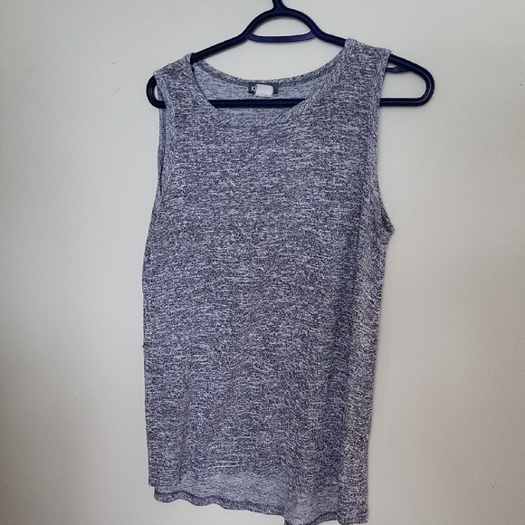 Trendy Gray Sleeveless Top – Comfortable, Stylish & Perfect for Any Occasion! - Picture 1 of 6